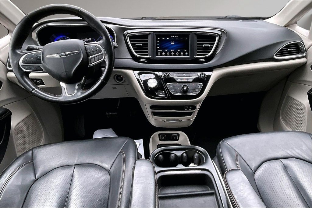 Used 2020 Chrysler Pacifica Touring-L FWD image 8