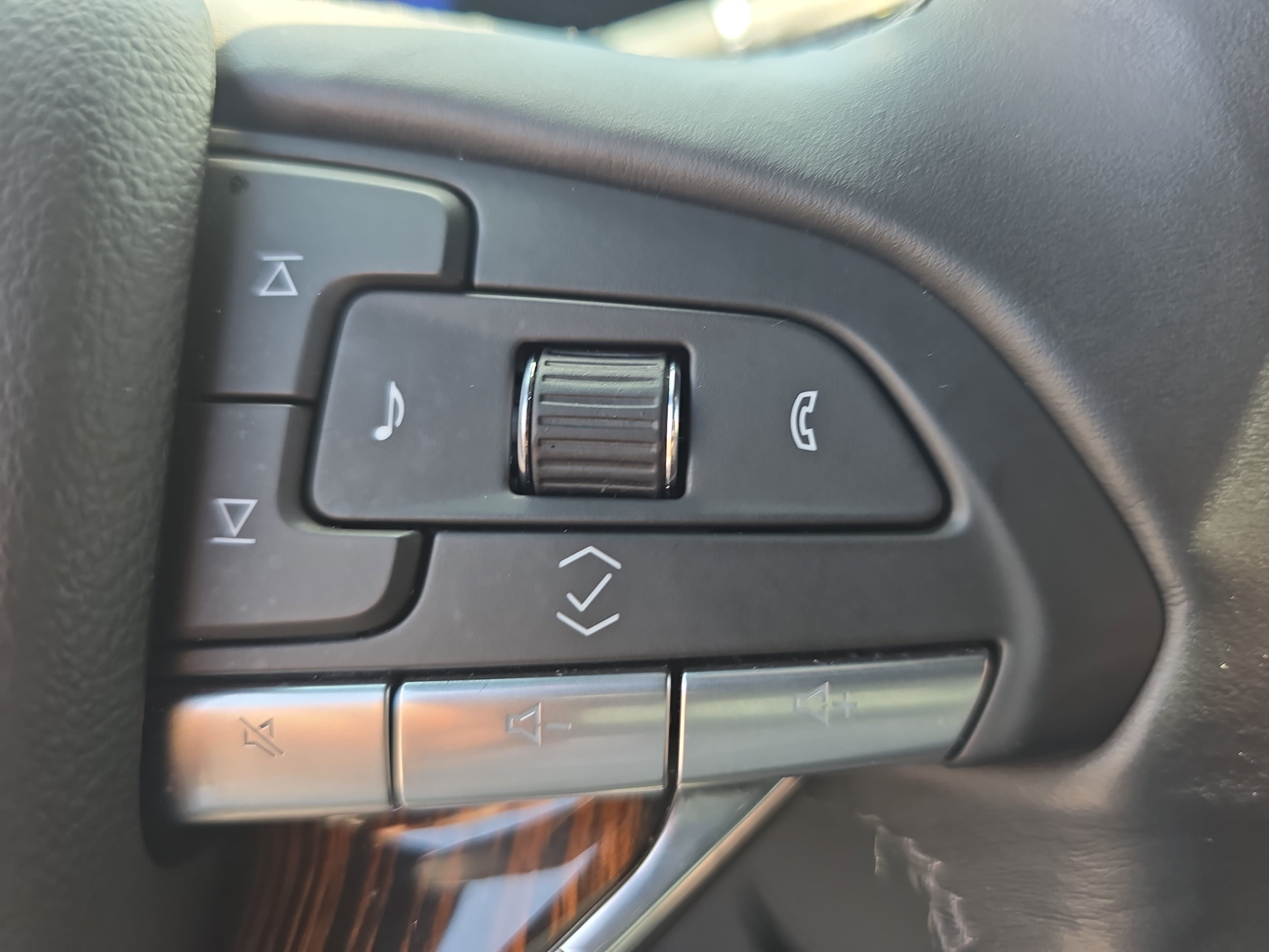 Certified 2023 Cadillac Escalade Premium Luxury w/ Performance Package AWD/4WD image 19