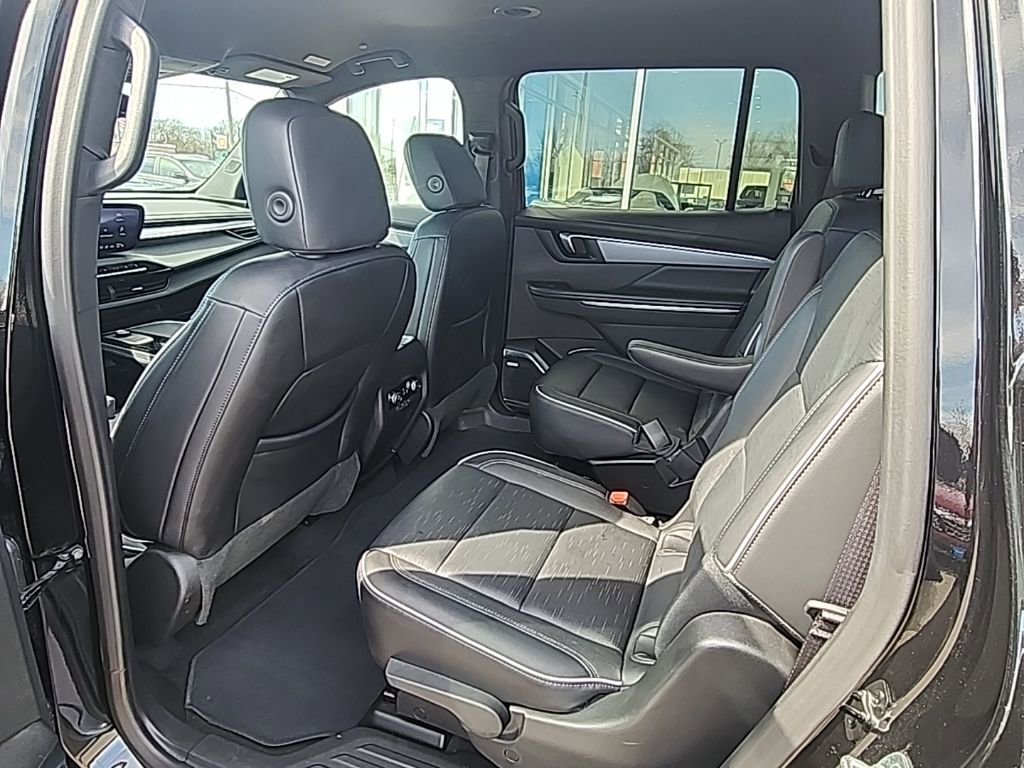 Used 2025 Buick Enclave Sport Touring image 10