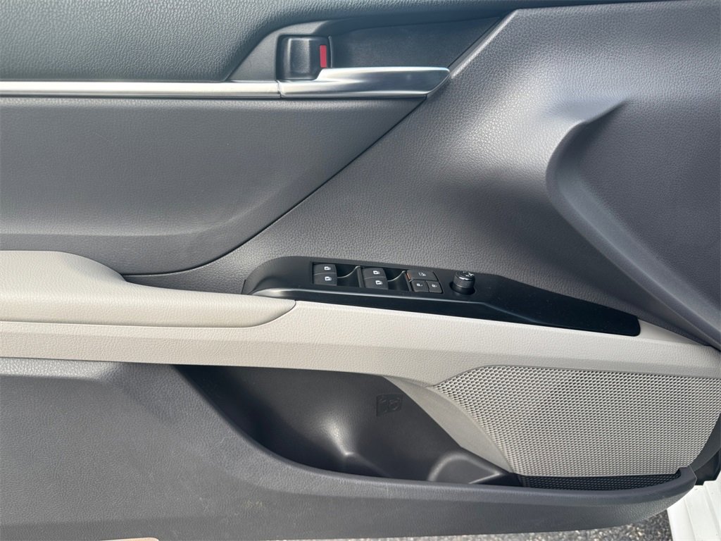 Used 2018 Toyota Camry LE image 19