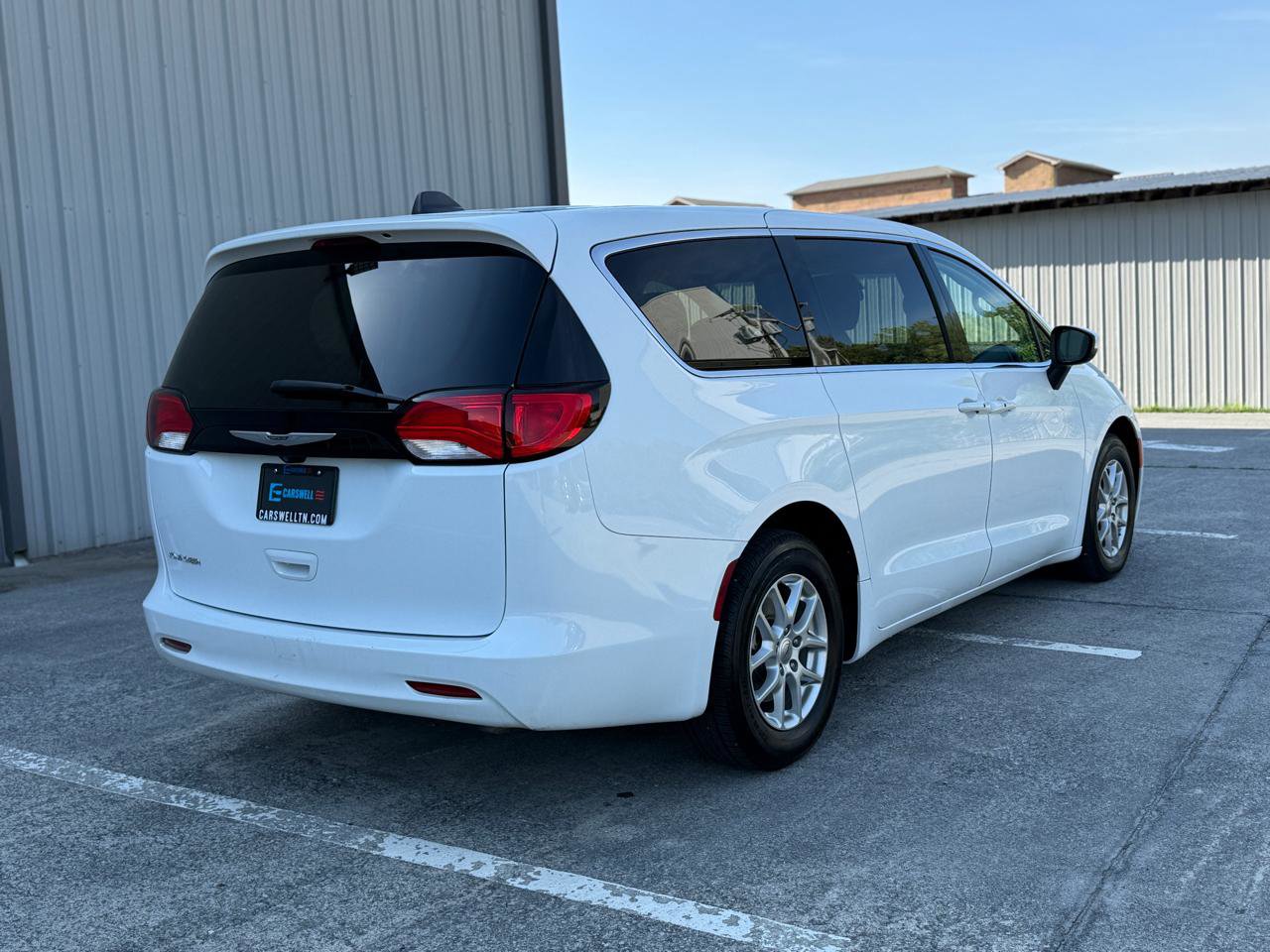 Used 2022 Chrysler Voyager LX FWD image 5