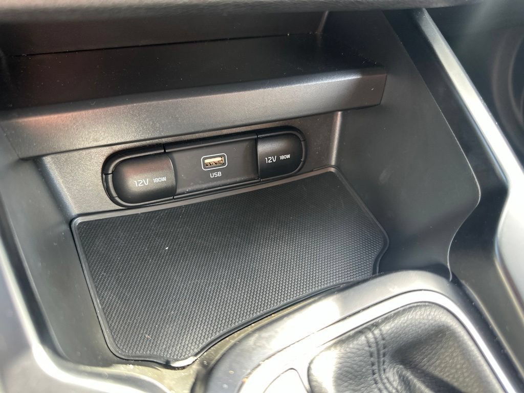 Used 2025 Kia Soul LX w/ LX Technology Package FWD image 19