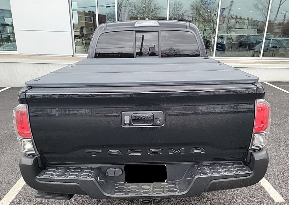 Used 2016 Toyota Tacoma SR5 w/ SR5 Appearance Package (SN) AWD/4WD image 3