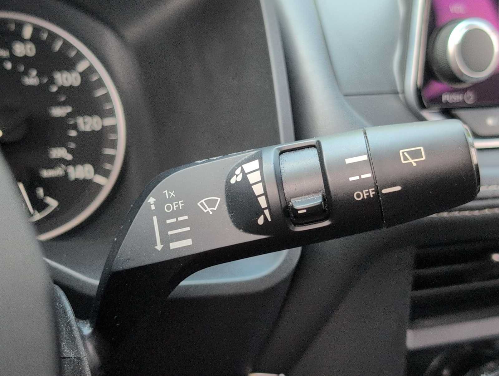 Used 2023 Nissan Rogue S AWD/4WD image 24