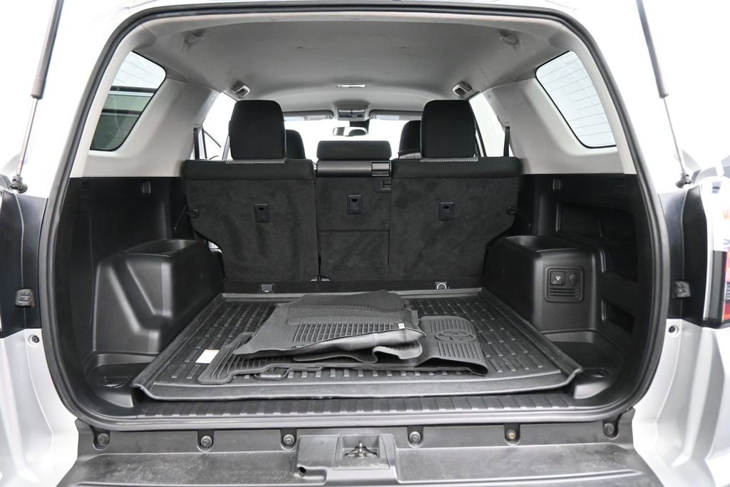 Used 2020 Toyota 4Runner SR5 AWD/4WD image 17