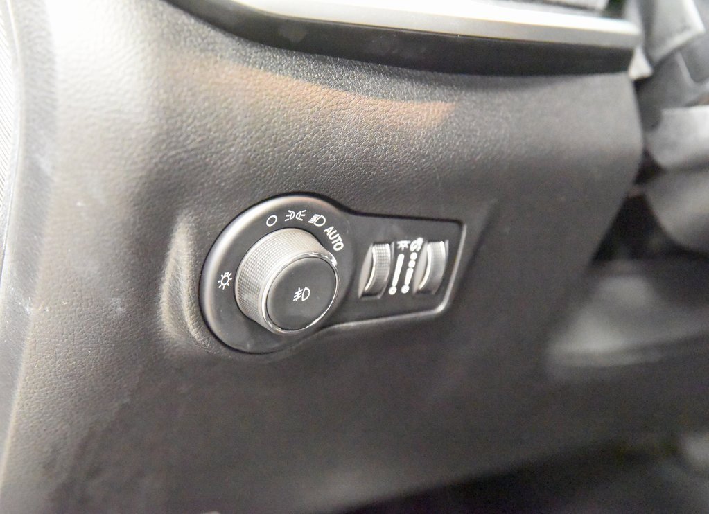 Used 2024 Jeep Compass Latitude image 18