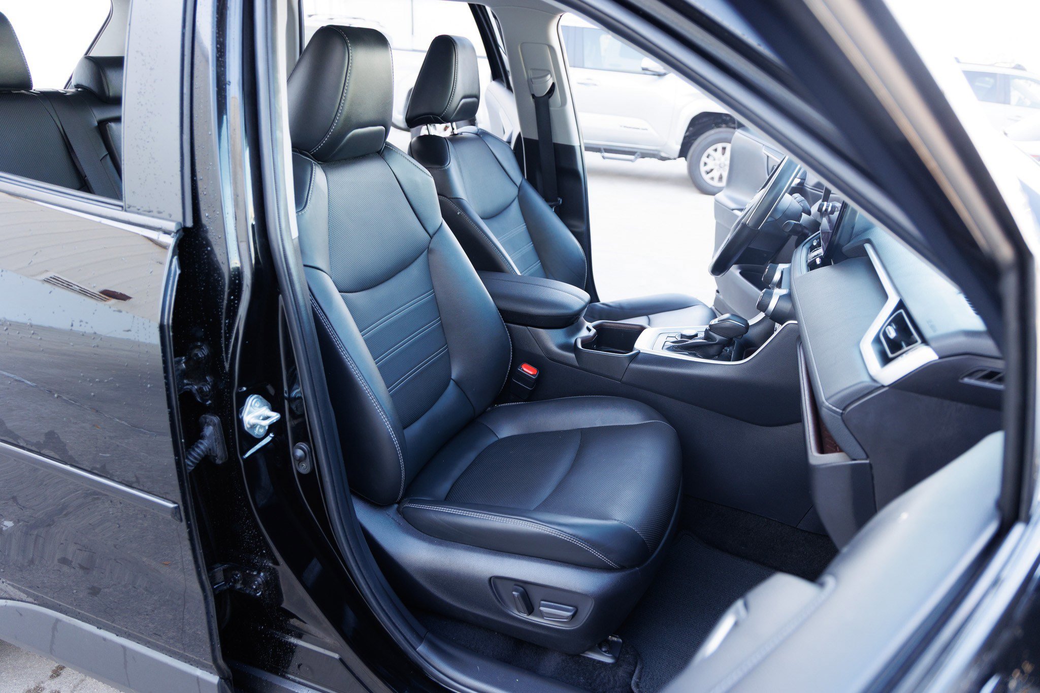 Used 2024 Toyota RAV4 Limited image 37