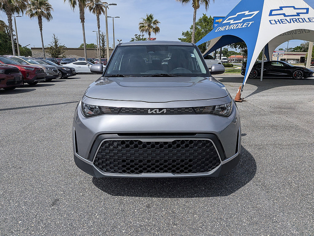 Used 2023 Kia Soul LX w/ LX Technology Package FWD image 11