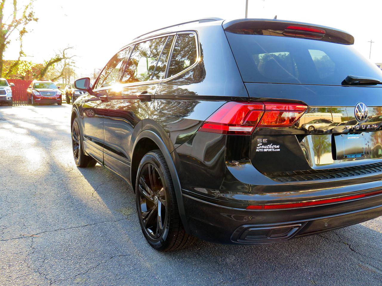 Used 2023 Volkswagen Tiguan SE R-Line FWD image 42