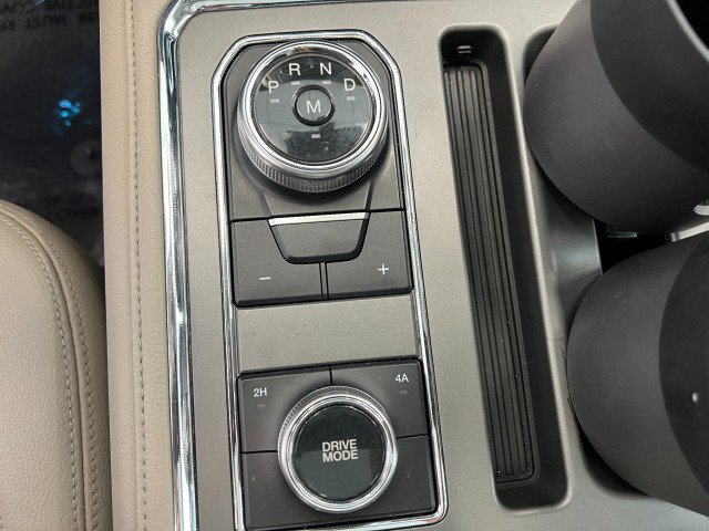 Used 2018 Ford Expedition Max XLT w/ Equipment Group 202A AWD/4WD image 32