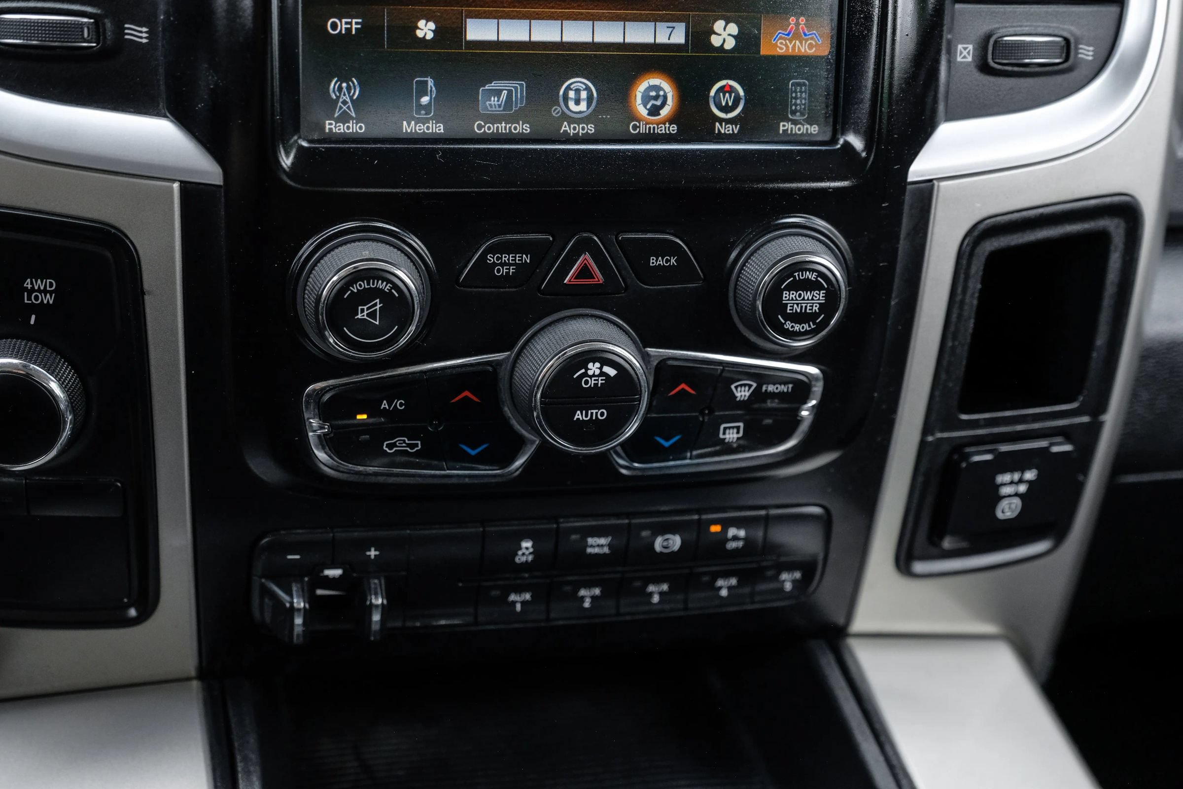 Used 2015 RAM 3500 Big Horn AWD/4WD image 29