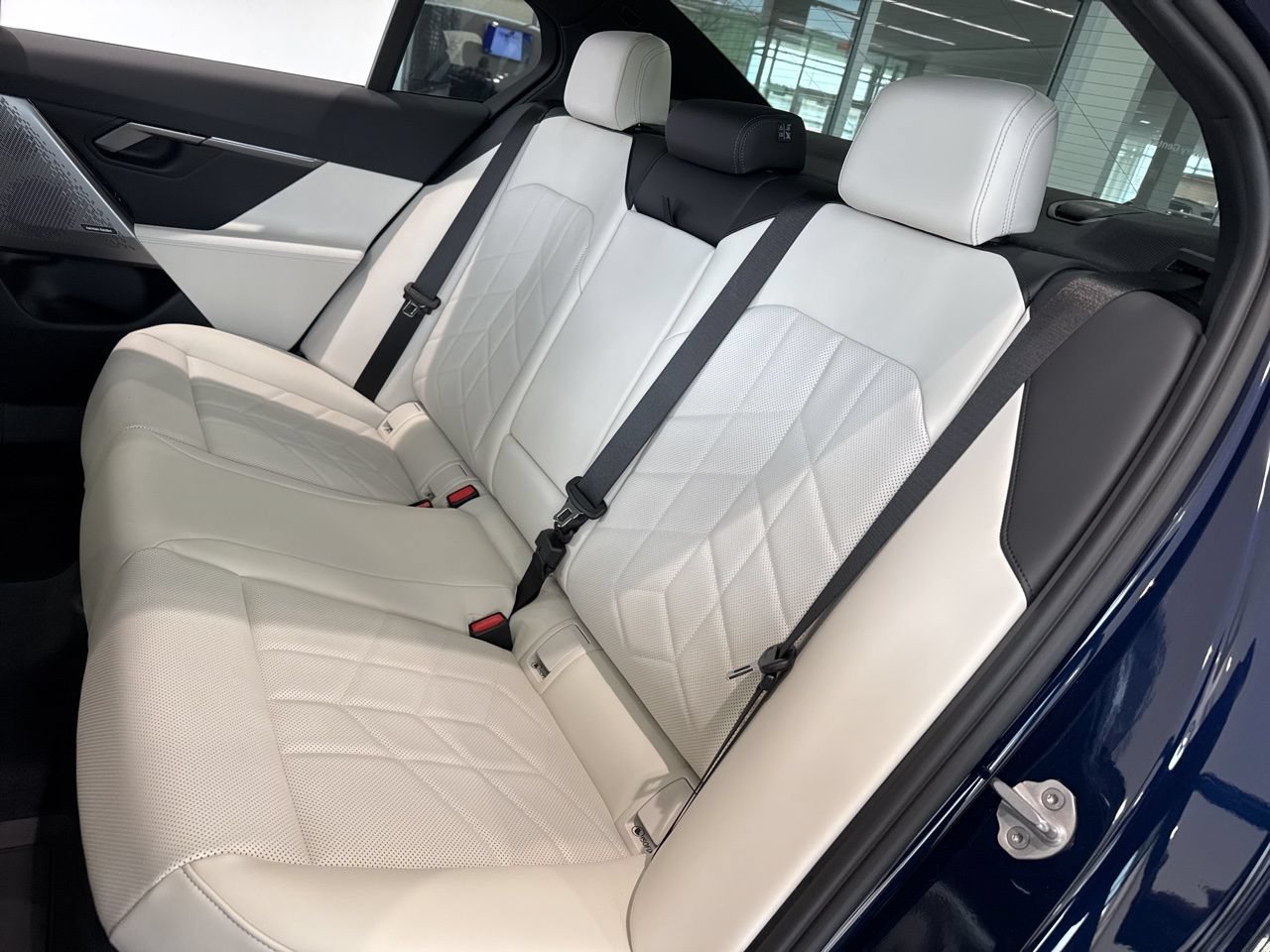 New 2026 BMW 550e xDrive AWD/4WD image 42