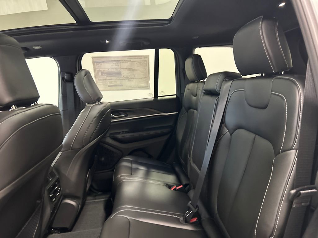 New 2025 Jeep Grand Cherokee Limited image 31