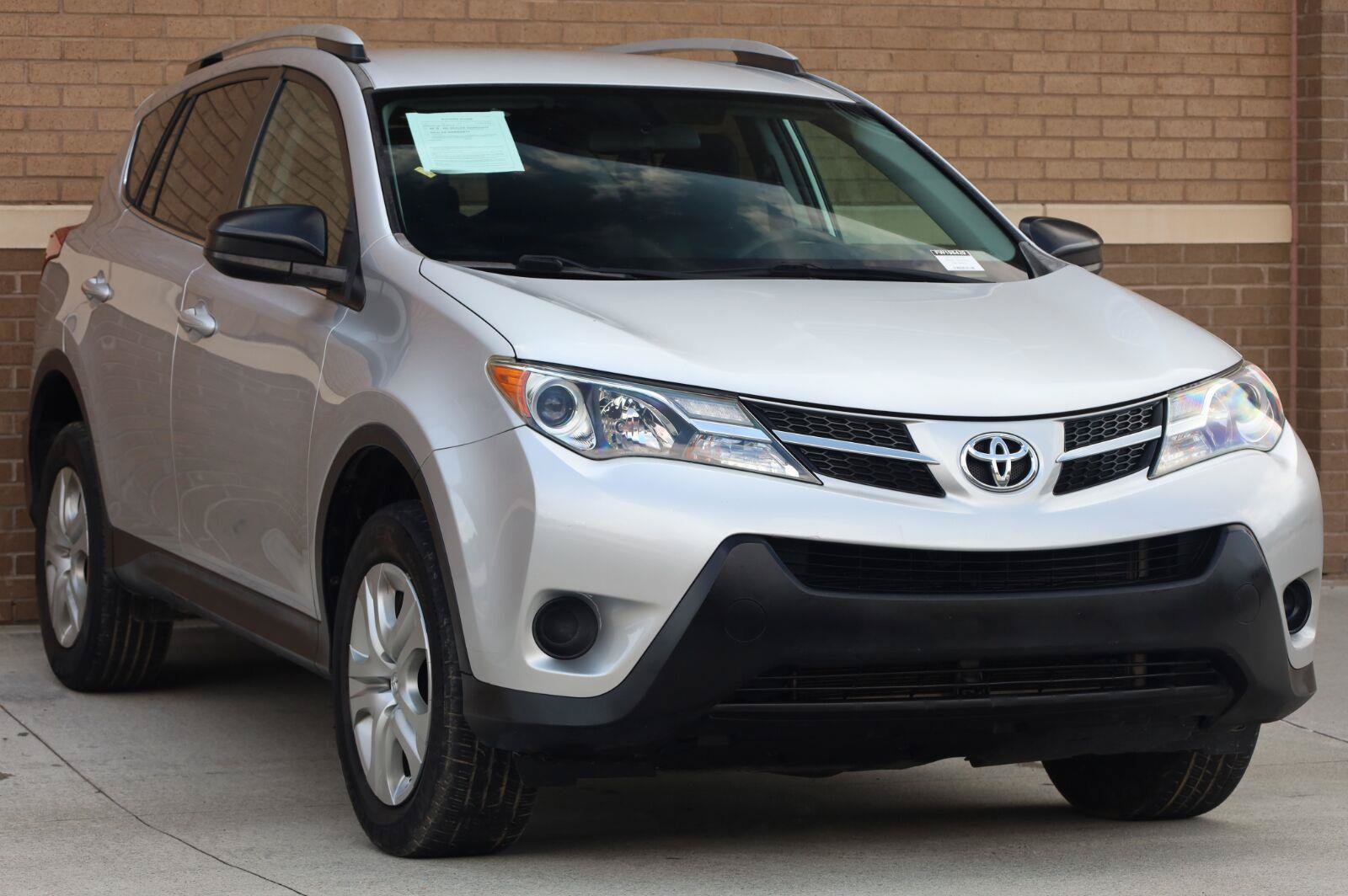 Used 2015 Toyota RAV4 LE FWD image 7
