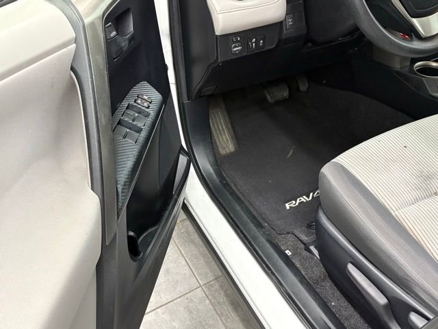 Used 2013 Toyota RAV4 XLE AWD/4WD image 10
