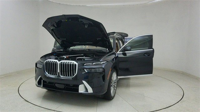 Used 2025 BMW X7 xDrive40i w/ Executive Package image 77