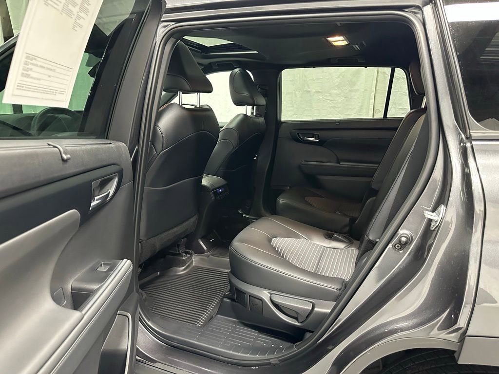 Used 2025 Toyota Highlander XSE image 47
