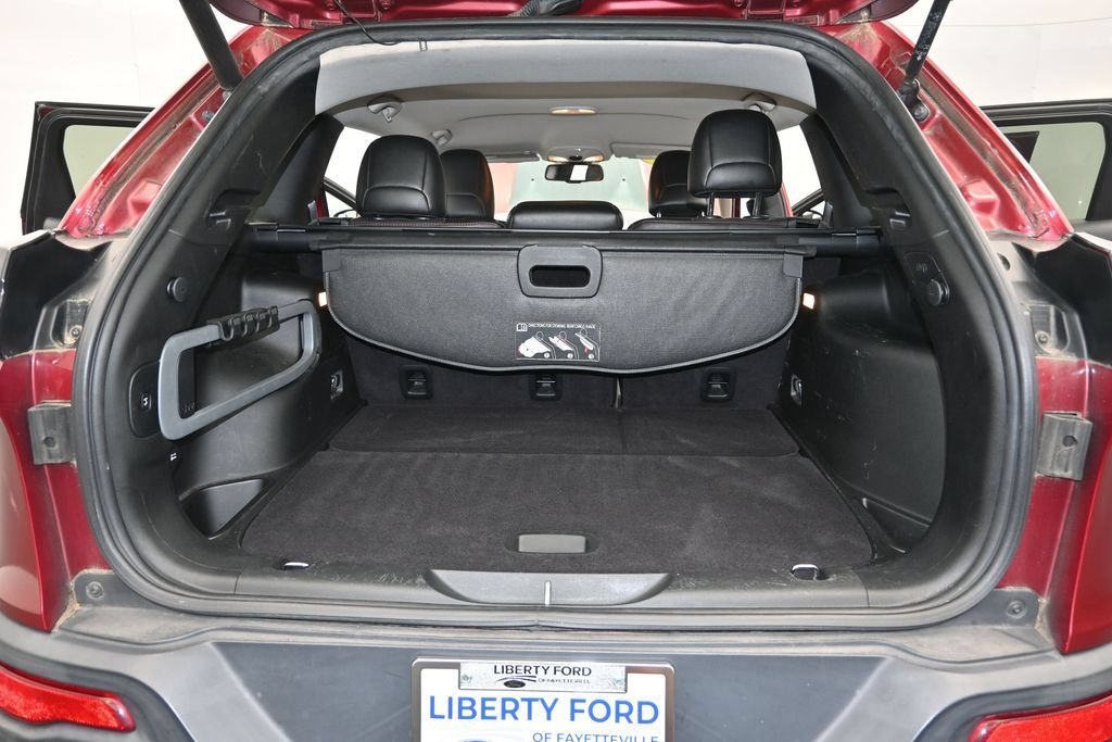 Used 2016 Jeep Cherokee Trailhawk w/ Comfort/Convenience Group AWD/4WD image 11