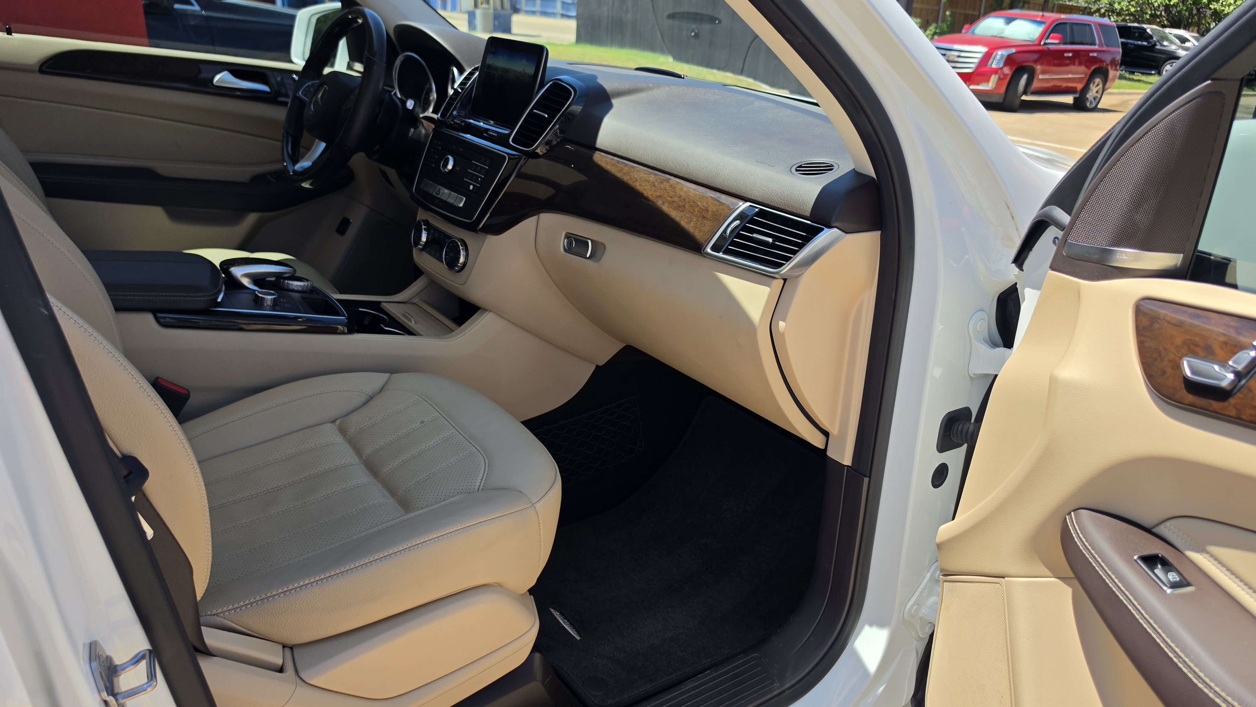 Used 2018 Mercedes-Benz GLE 350 w/ Premium 1 Package image 32