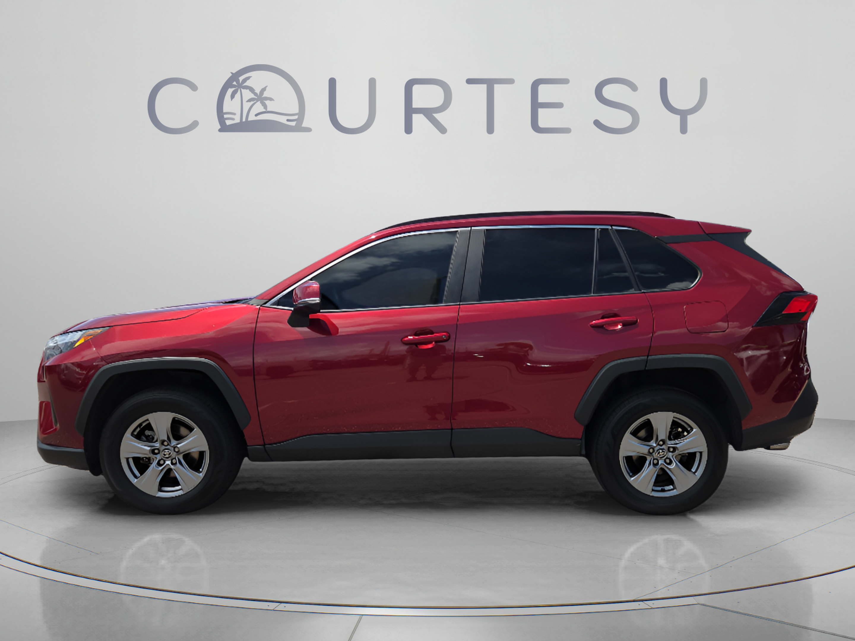 Used 2023 Toyota RAV4 XLE w/ Convenience Package FWD image 2