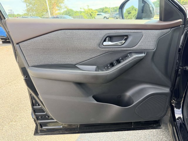 Used 2021 Nissan Rogue SV AWD/4WD image 14