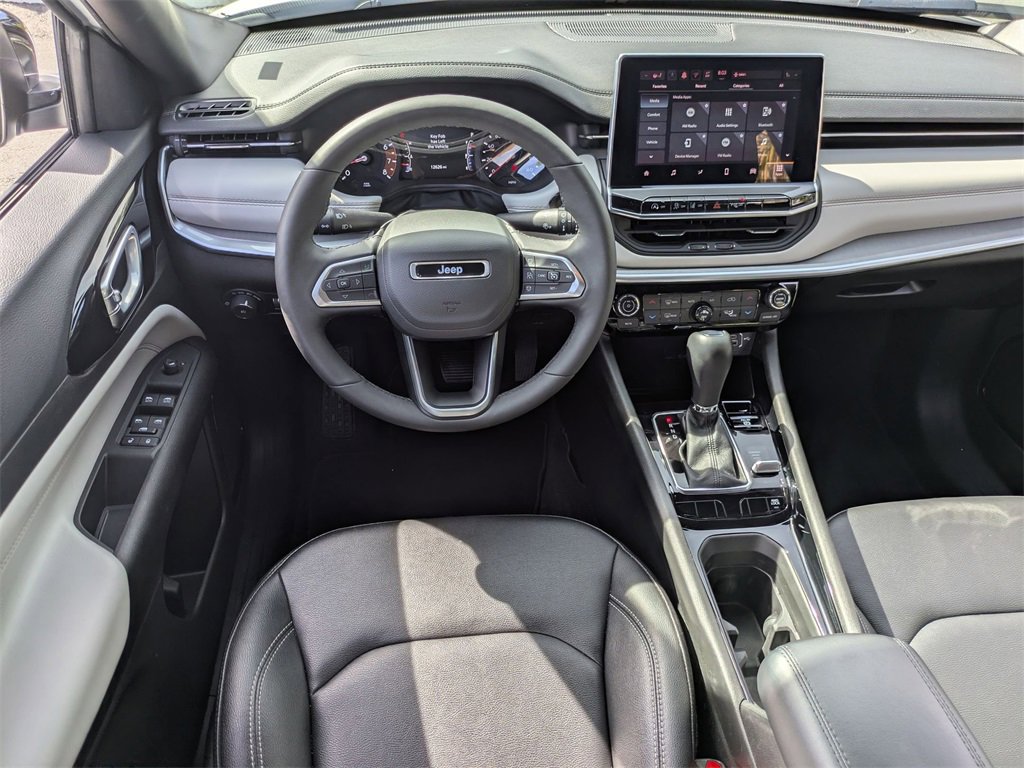 Used 2025 Jeep Compass Limited image 24