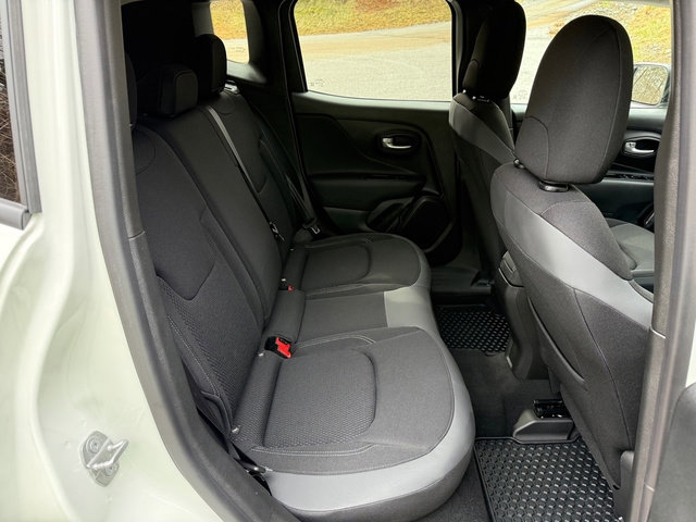 Used 2023 Jeep Renegade Altitude w/ Convenience Group I image 16