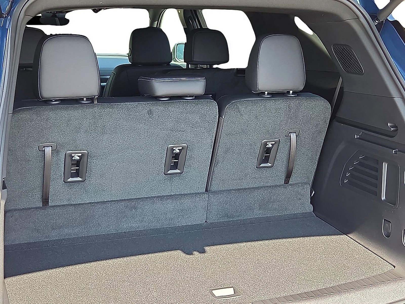 New 2026 Chevrolet Traverse LT w/ Sun and Wheel Package image 8