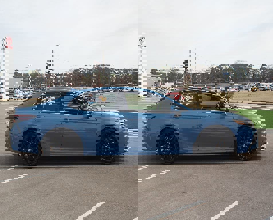 Used 2024 Toyota Camry XSE w/ Navigation Package image 21