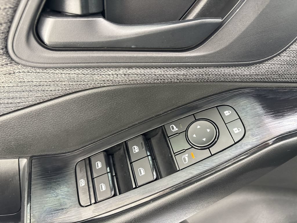 Used 2023 Nissan Rogue S FWD image 15