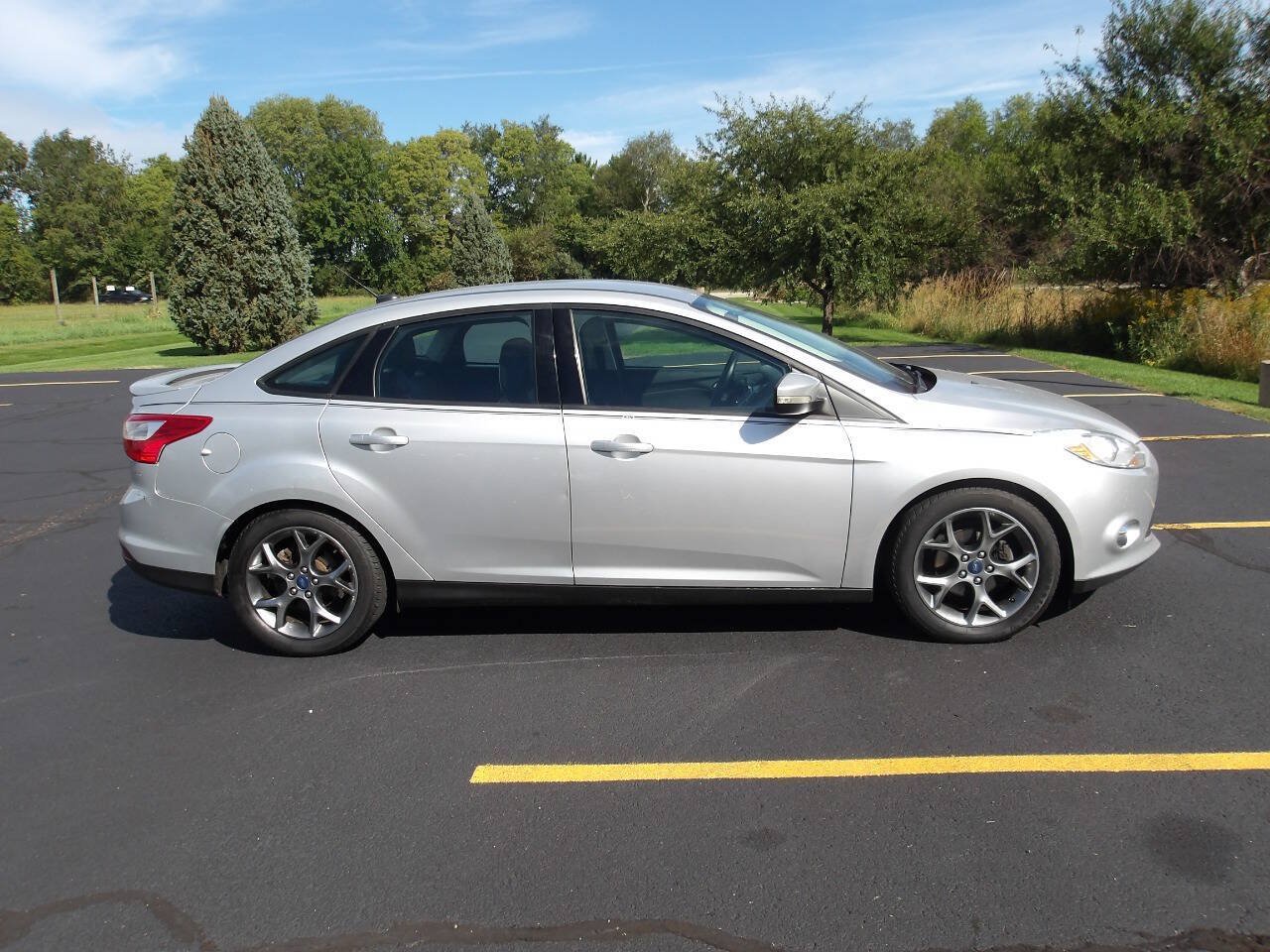 Used 2014 Ford Focus SE w/ Equipment Group 201A FWD image 2