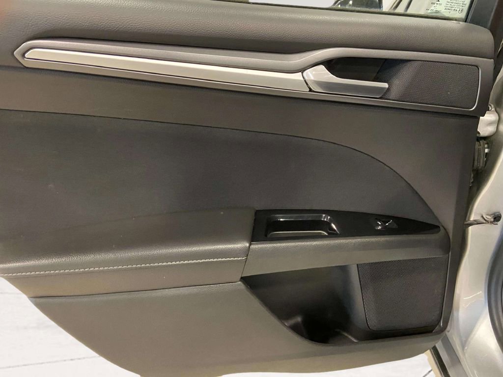 Used 2016 Ford Fusion SE image 21