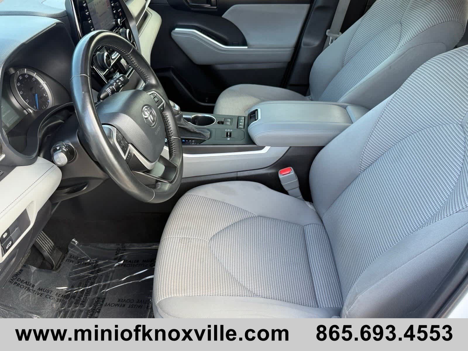 Used 2022 Toyota Highlander LE AWD/4WD image 13