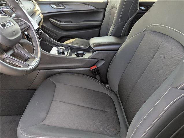Used 2024 Jeep Grand Cherokee Laredo AWD/4WD image 21