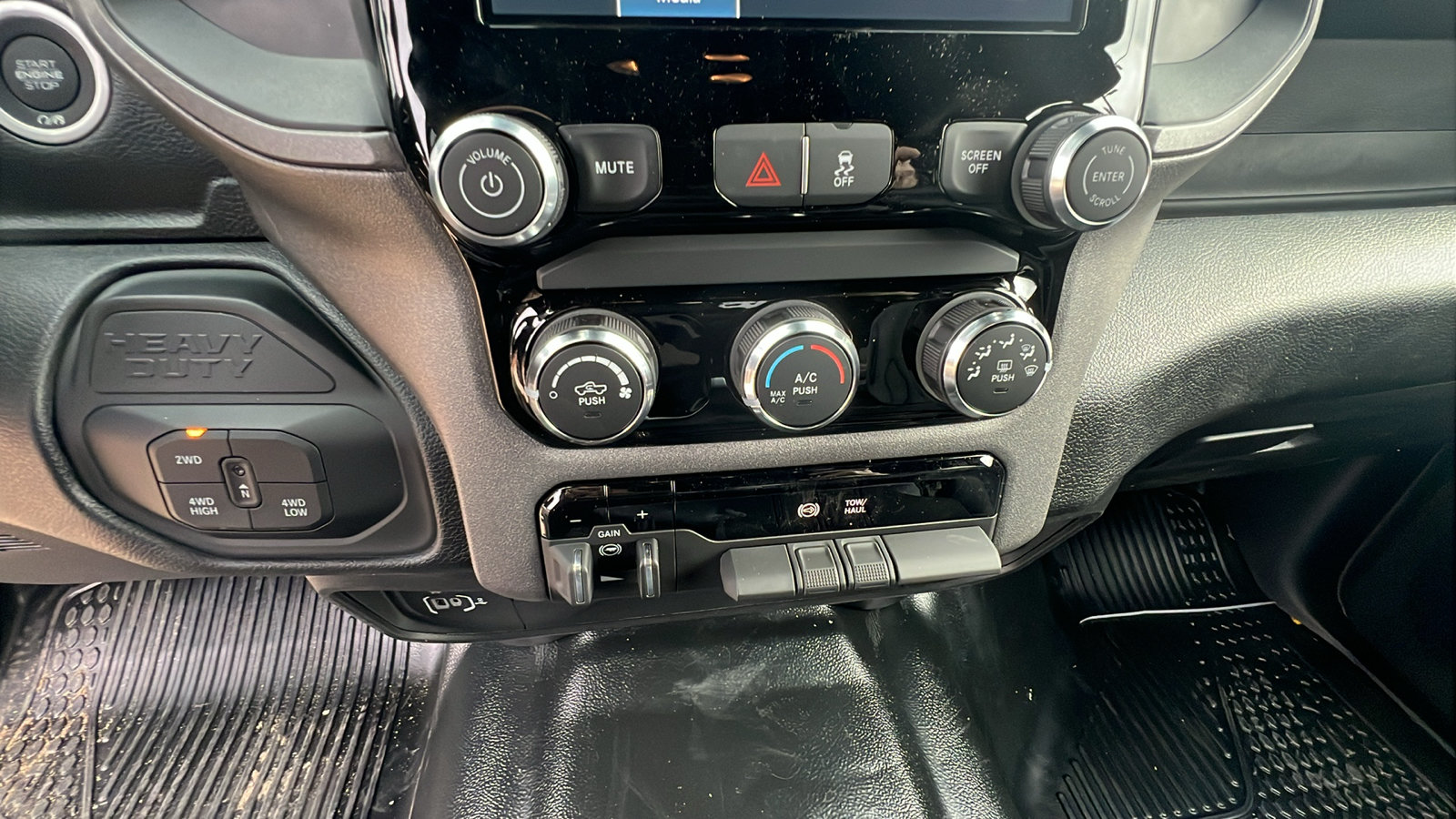 New 2026 RAM 2500 Tradesman w/ Chrome Appearance Group AWD/4WD image 28
