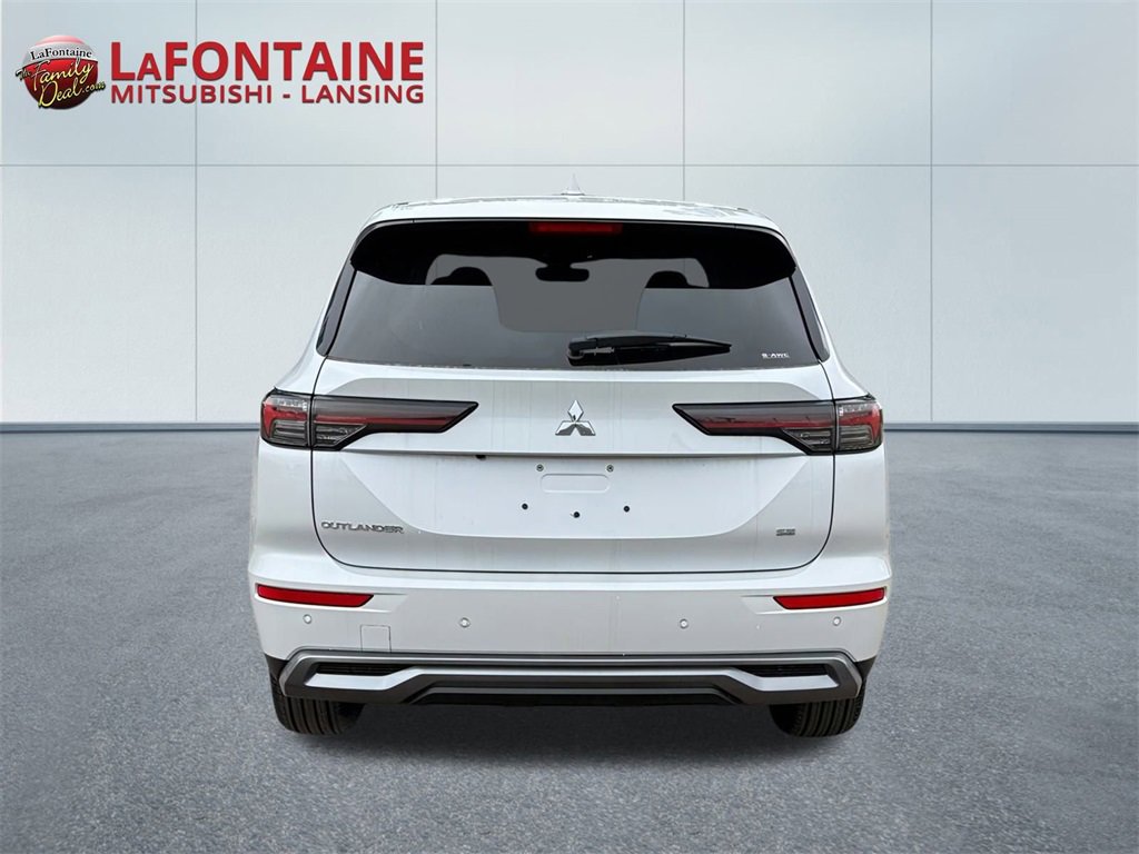 New 2025 Mitsubishi Outlander SE image 6