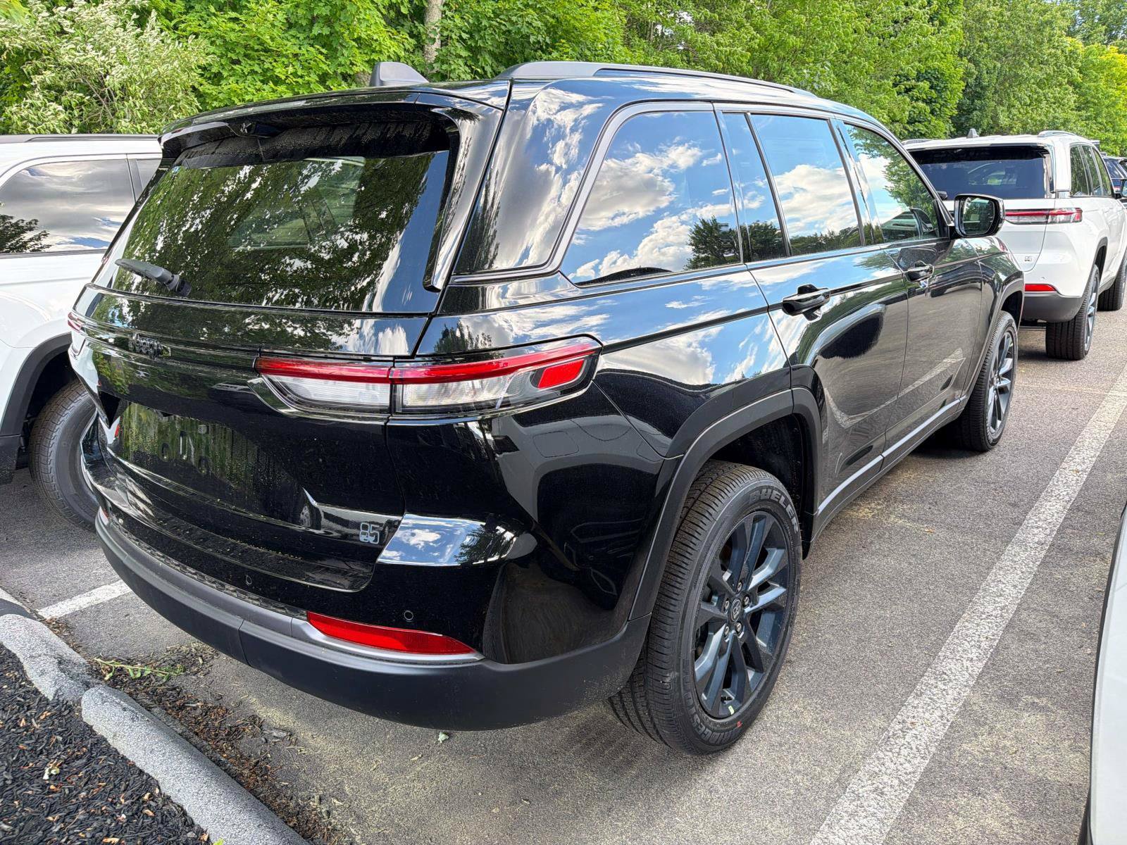 New 2026 Jeep Grand Cherokee Overland AWD/4WD image 2