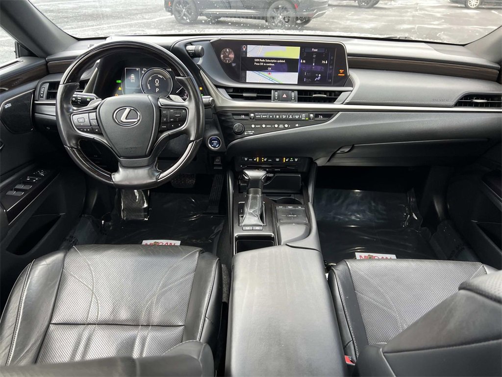 Used 2019 Lexus ES 300h w/ Luxury Package image 12