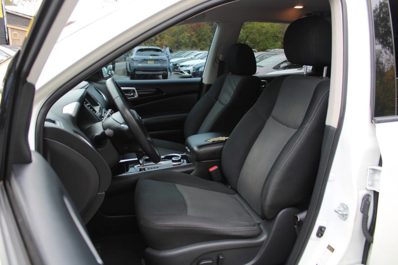 Used 2018 Nissan Pathfinder SV image 23