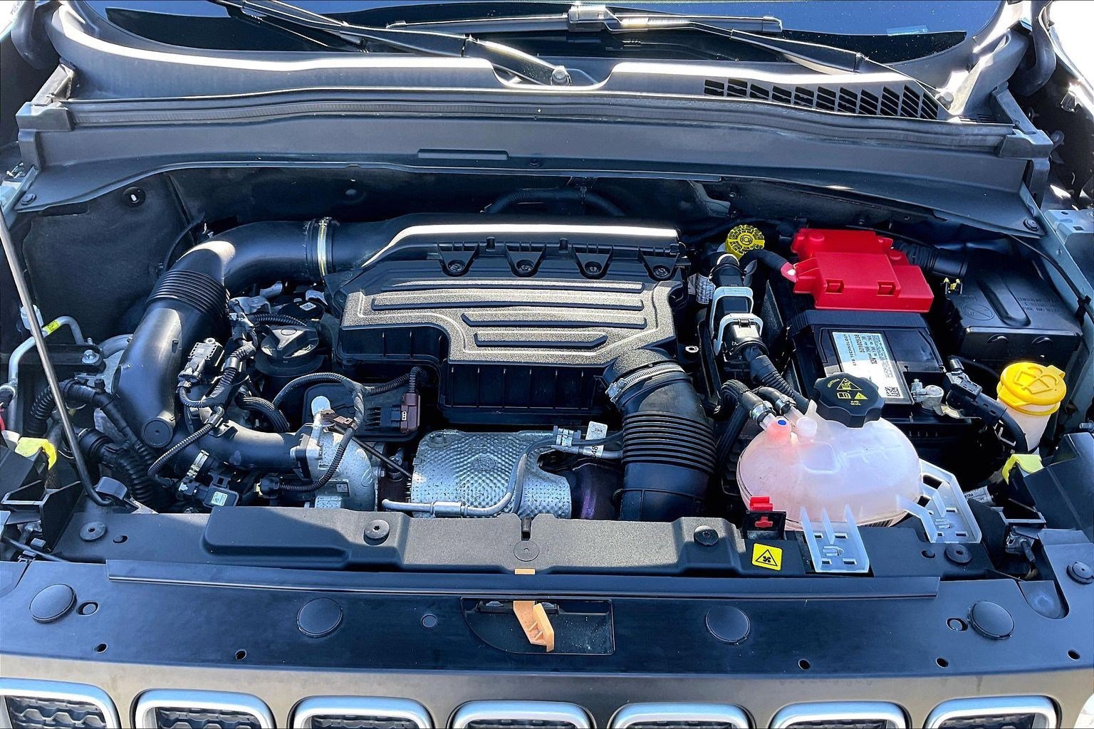 Certified 2022 Jeep Renegade Latitude w/ Convenience Group image 9