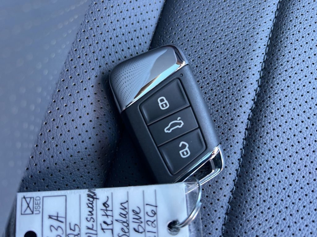 Used 2025 Volkswagen Jetta GLI Autobahn image 26