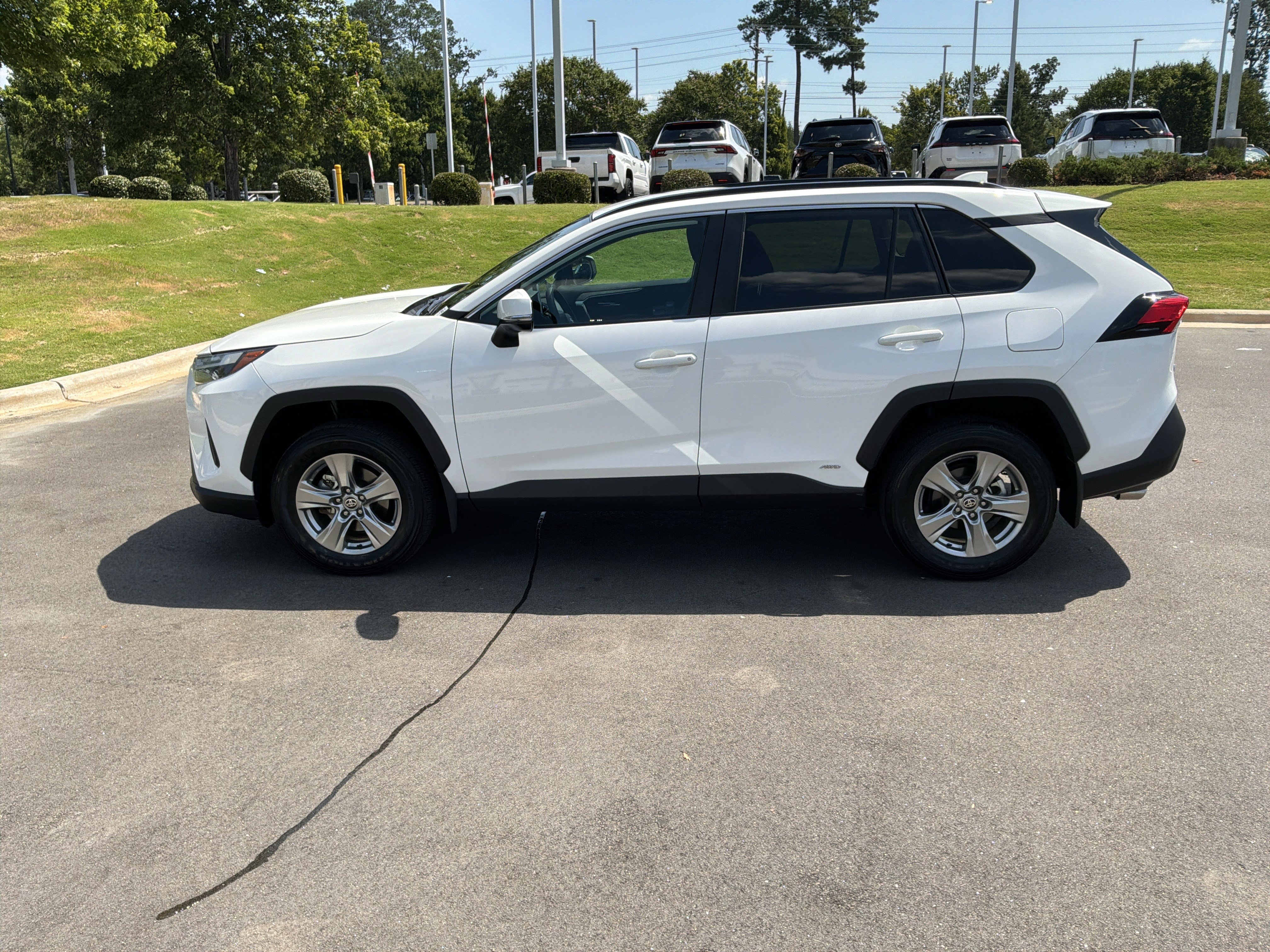 Used 2024 Toyota RAV4 XLE AWD/4WD image 7