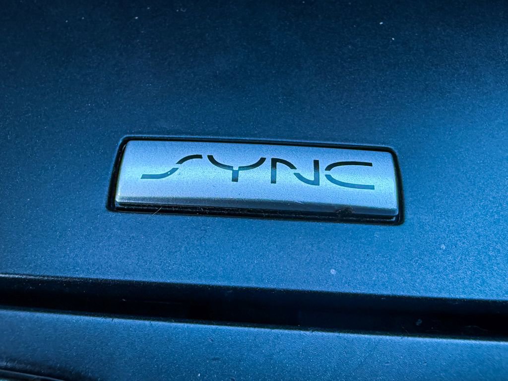 Used 2019 Ford Explorer XLT image 28