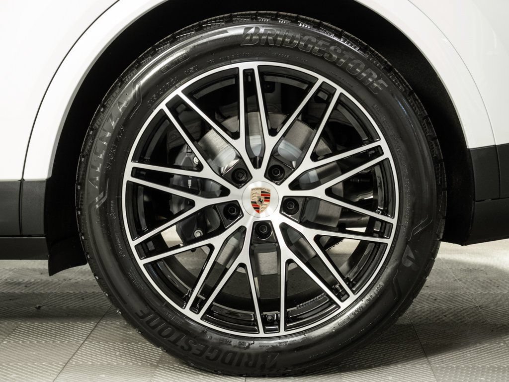 Certified 2026 Porsche Cayenne AWD/4WD image 40