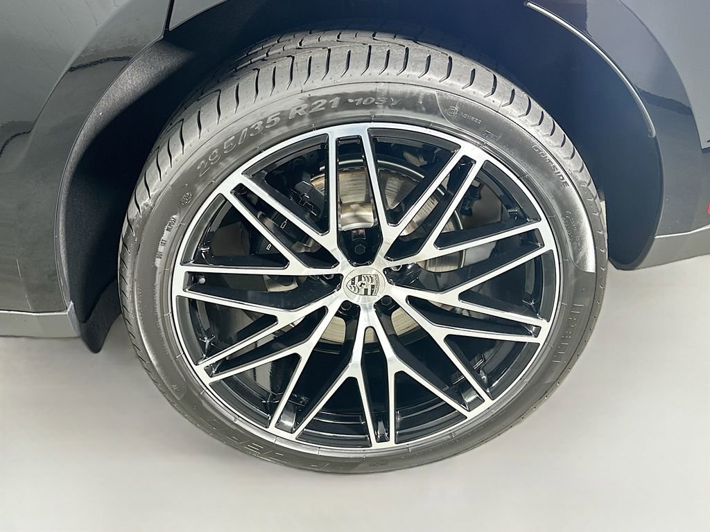 Certified 2026 Porsche Macan image 33
