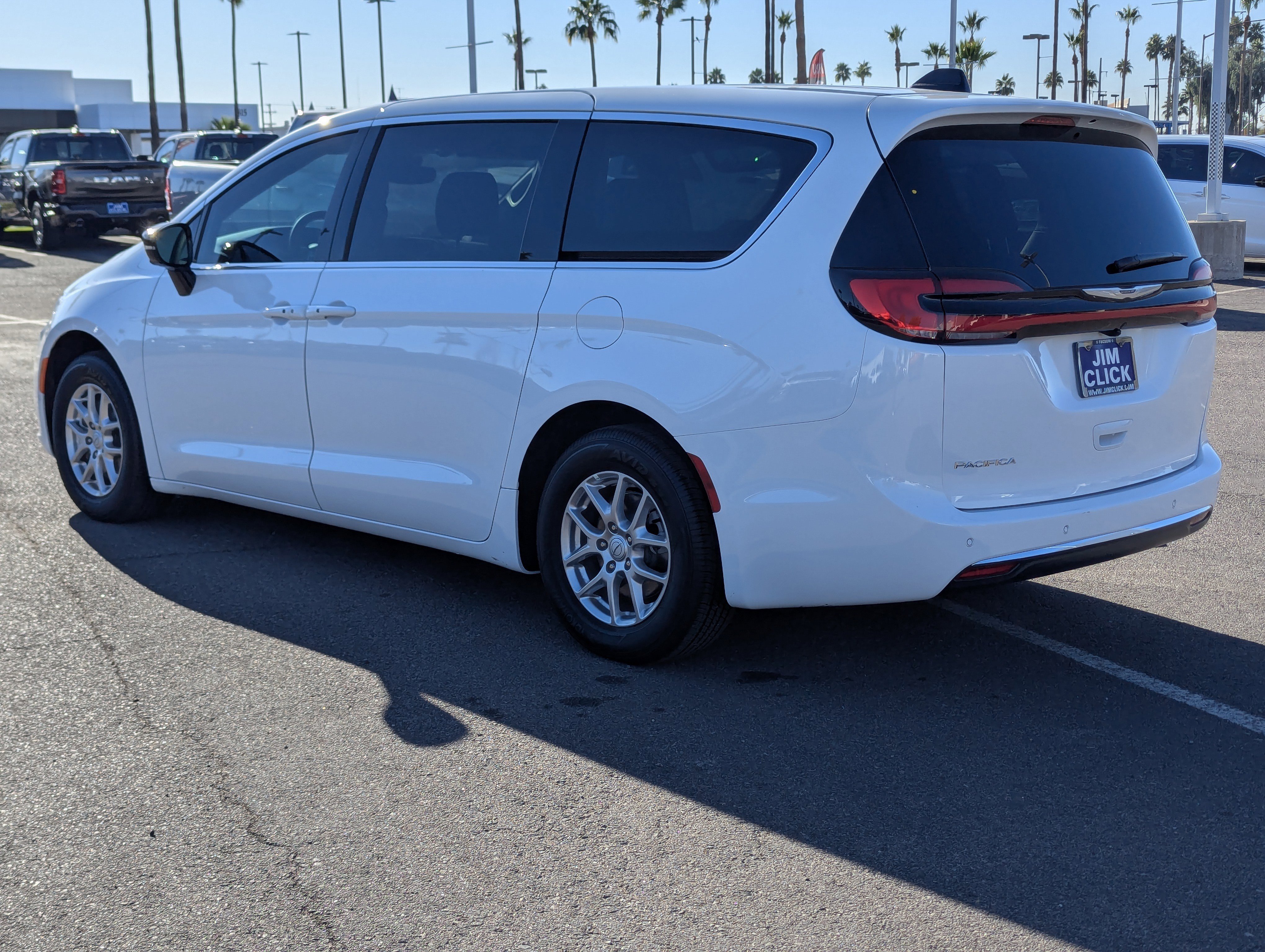 New 2026 Chrysler Pacifica Select image 4