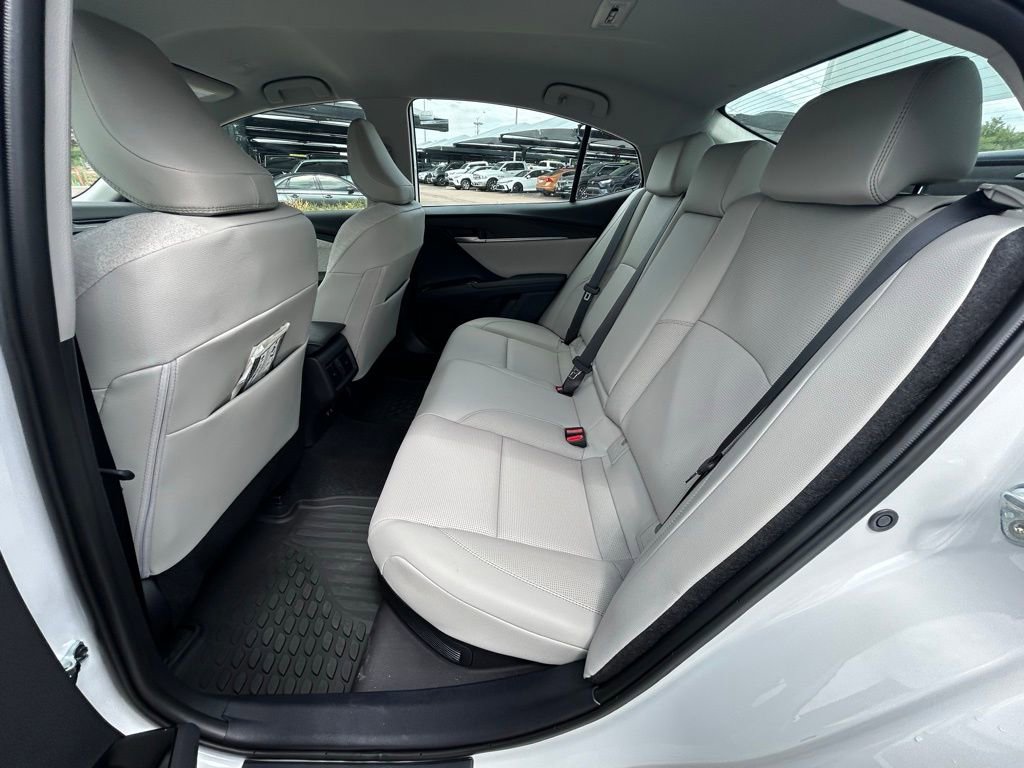 Used 2025 Toyota Camry XLE image 29