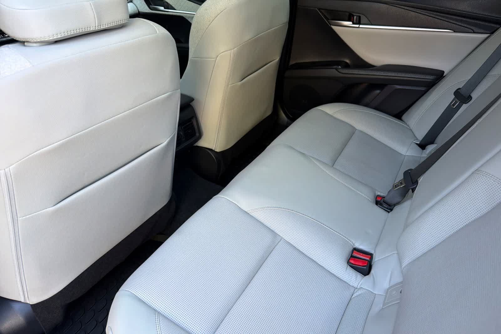 Used 2025 Toyota Camry XLE AWD/4WD image 4