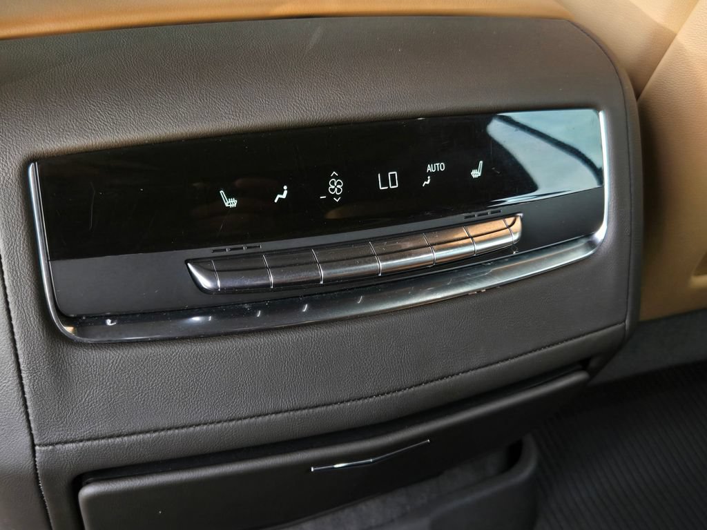 Used 2023 Cadillac Escalade Premium Luxury w/ Performance Package AWD/4WD image 16