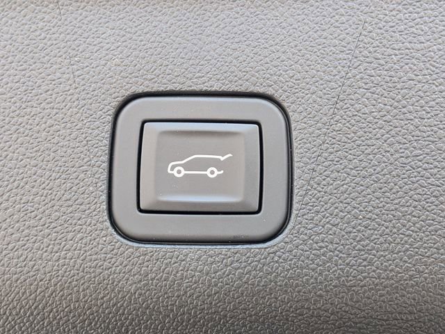 Used 2024 GMC Yukon AT4 w/ Technology Package AWD/4WD image 13